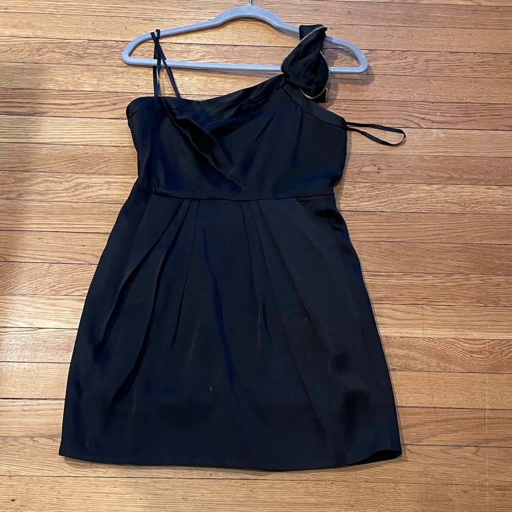 BCBGMaxAzria Black One Shoulder Cocktail Mini Dress Zipper Hardware Pleated 4